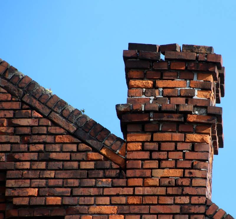 Signs Your Santa Clarita Home Needs a Chimney Inspection Damaged chimney on an Santa Clarita home showing cracks and missing mortar